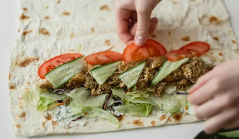 Ile kcal ma kebab w cieście? Zaskakujące różnice w kaloriach!