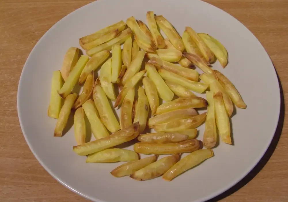 Ile kcal mają frytki z piekarnika? Zaskakujące różnice w kaloriach
