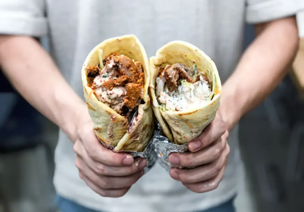 Durum kebab: Co to jest? Poznaj sekret smaku w cienkim placku
