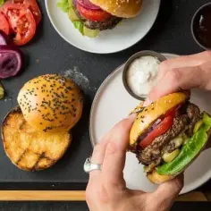 Ile mięsa na burgery? Odpowiednia ilość dla idealnych smaków