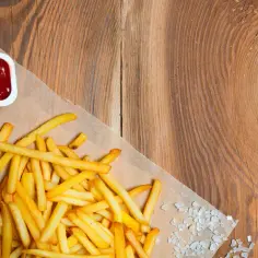 Ile smażyć frytki na głębokim oleju, aby były idealnie chrupiące?