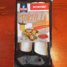 Opakowanie tortilli z kurczakiem i salsą. Zastanawiasz się tortilla ile kcal? Sprawdź na opakowaniu!