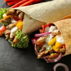 Kebab w bułce czy tortilla: co jest zdrowszym wyborem dla Ciebie?