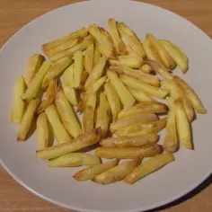 Ile kcal mają frytki z piekarnika? Zaskakujące różnice w kaloriach