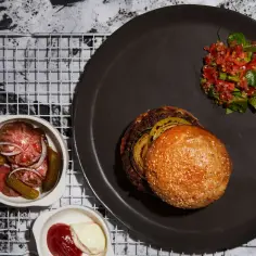 Jak wygląda hamburger – odkryj jego apetyczny wygląd i składniki