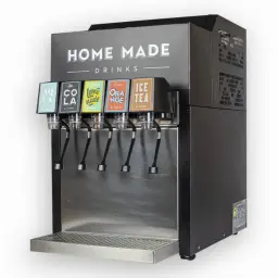 Nowe dyspensery do napojów "Home Made Drinks" z opcjami Aqua, Cola, Lemonade, Orange i Ice Tea.