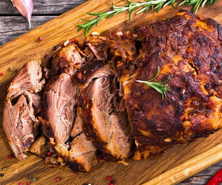 Jak długo dusić schab, żeby był miękki i soczysty? Sprawdź metody