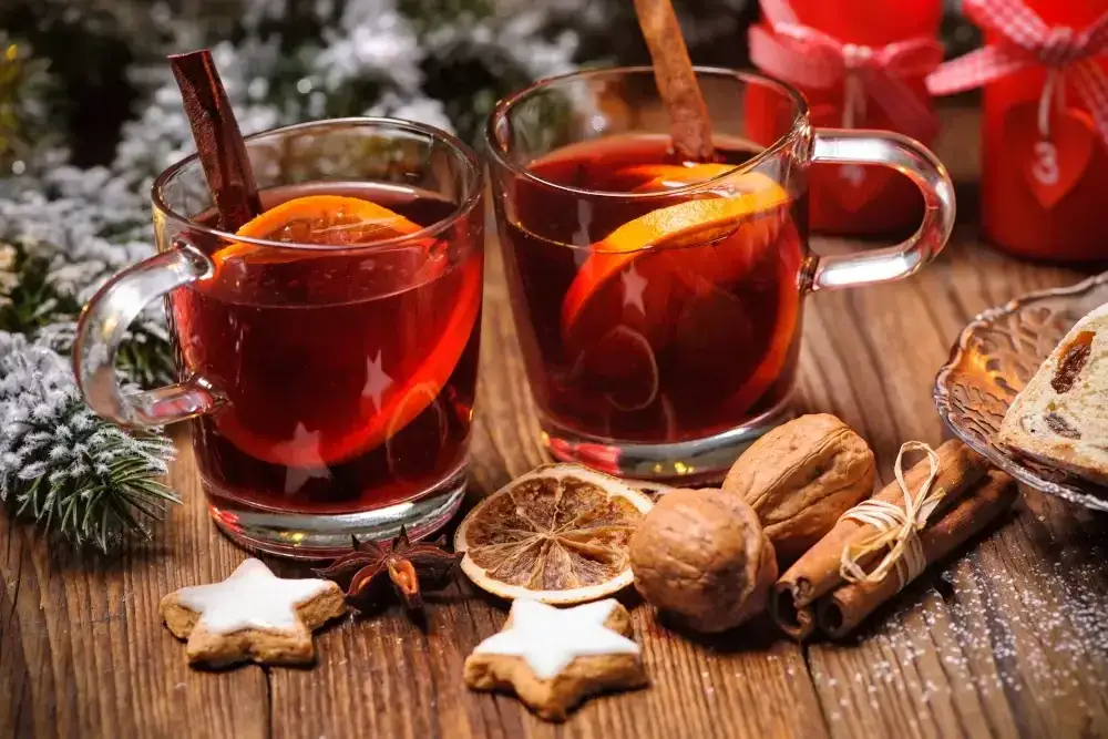 Zdjęcie Gorący napój alkoholowy: najlepsze przepisy na rozgrzewające drinki