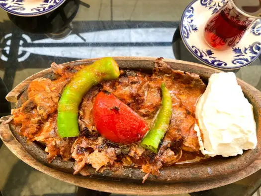 Ile kosztuje kebab w Stambule? Ceny i porady dla turystów