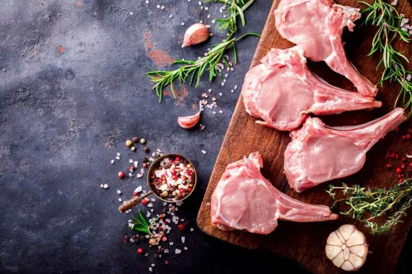 Kiedy solić cielęcinę, aby uzyskać idealny smak i soczystość mięsa