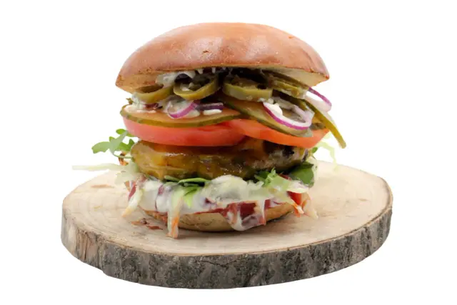 Ile kalorii ma jalapeño burger? Sprawdź, co podbija wynik