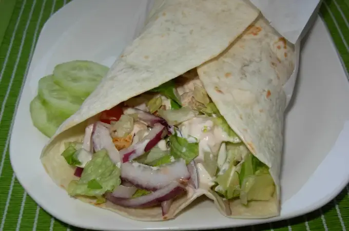 Ile waży kebab w tortilli? Poznaj dokładną wagę i składniki