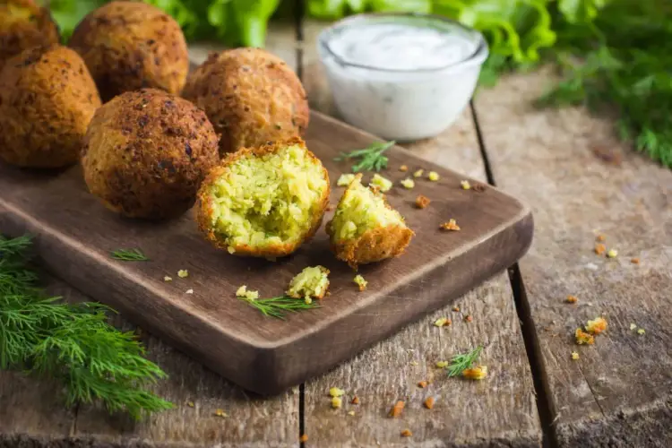 Falafel kebab: Czym jest? Smak, składniki i wartości odżywcze